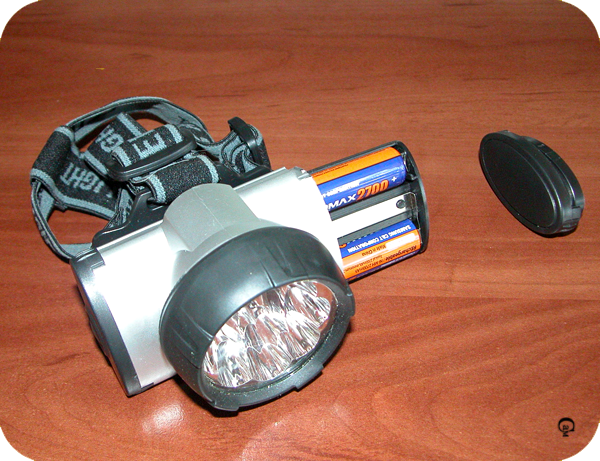 Инструменты наладчика вентиляции: фонарь.